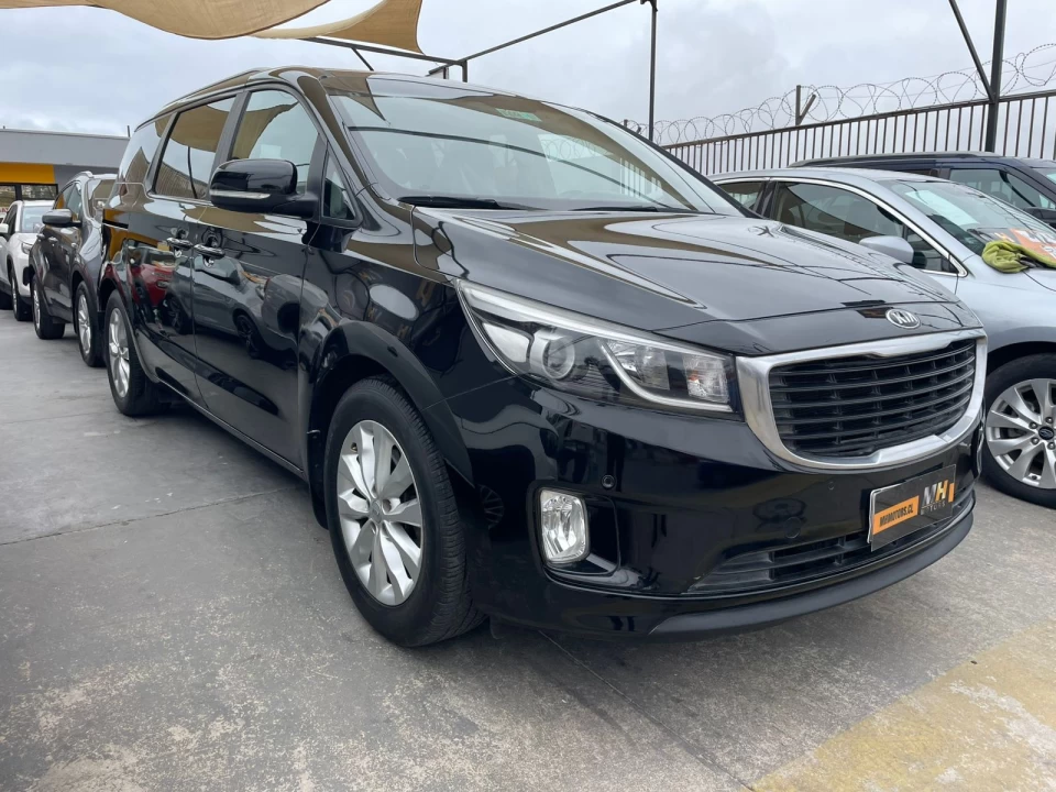 KIA MOTORS GRAND CARNIVAL EX AT 7 PAS 2015