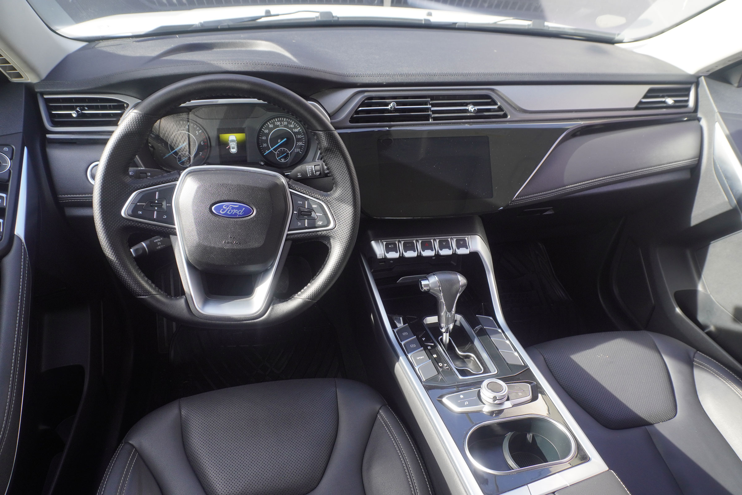 Ford Territory — foto 11 de 16