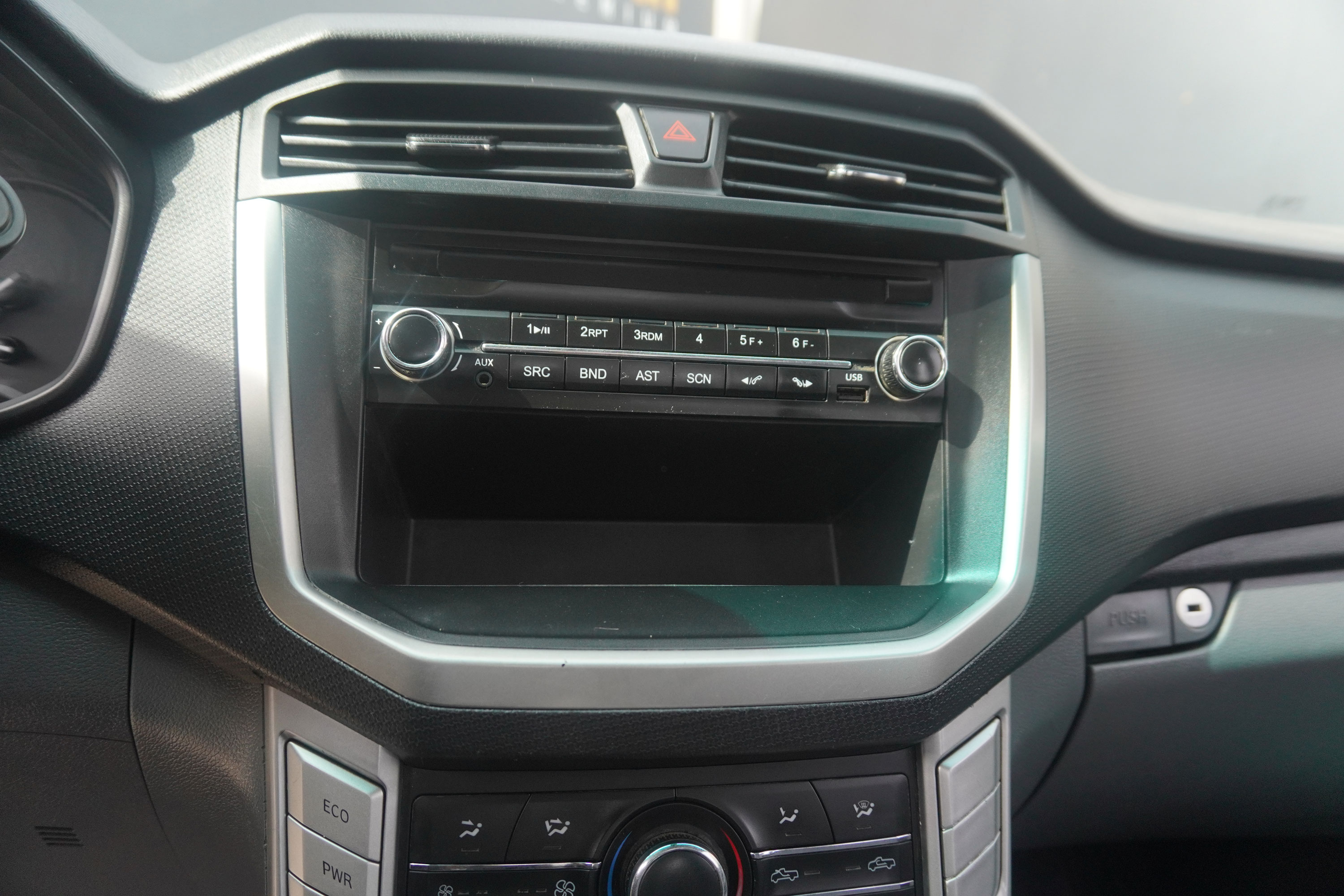 Maxus T60 — foto 16 de 16
