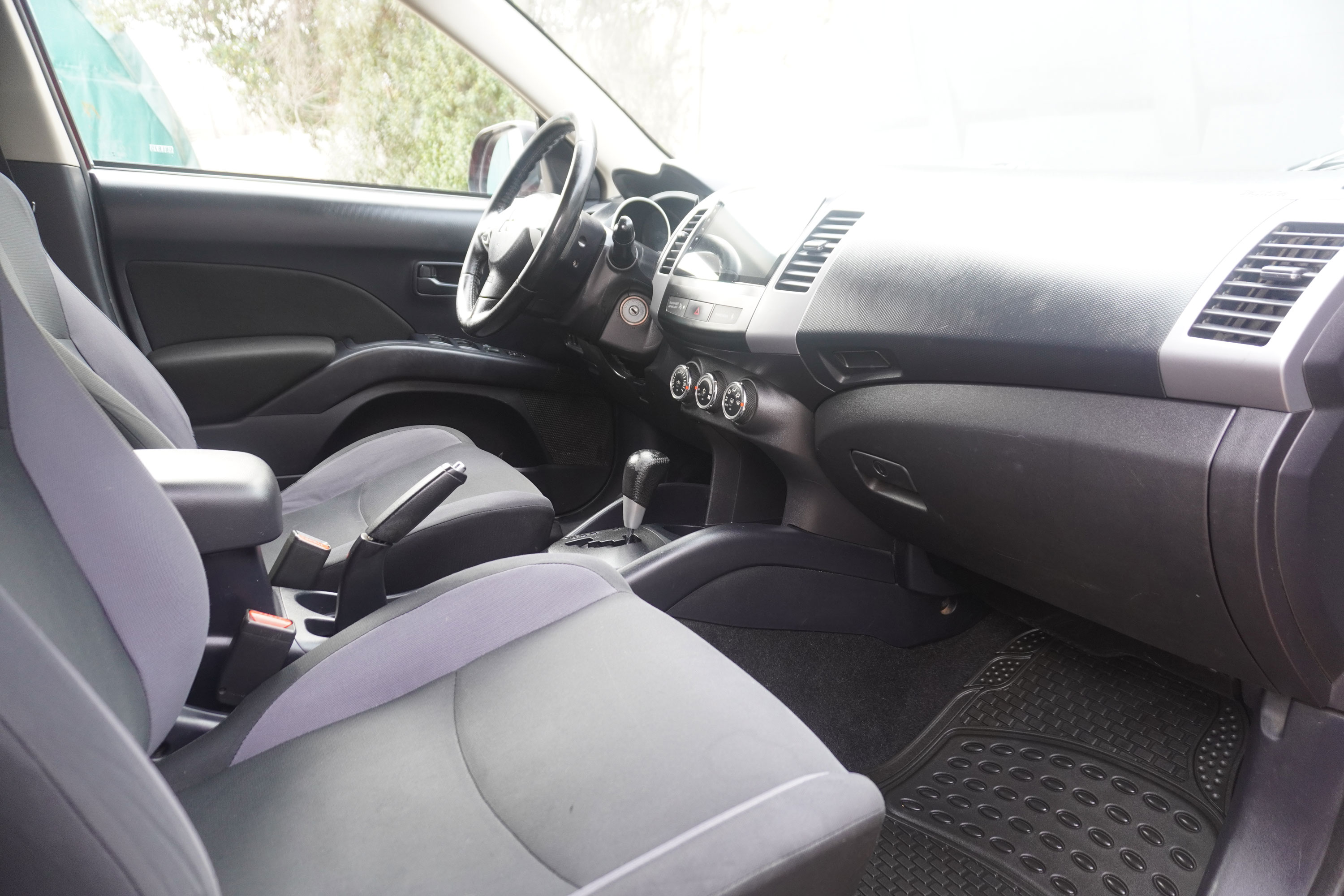 Mitsubishi Outlander — foto 5 de 13