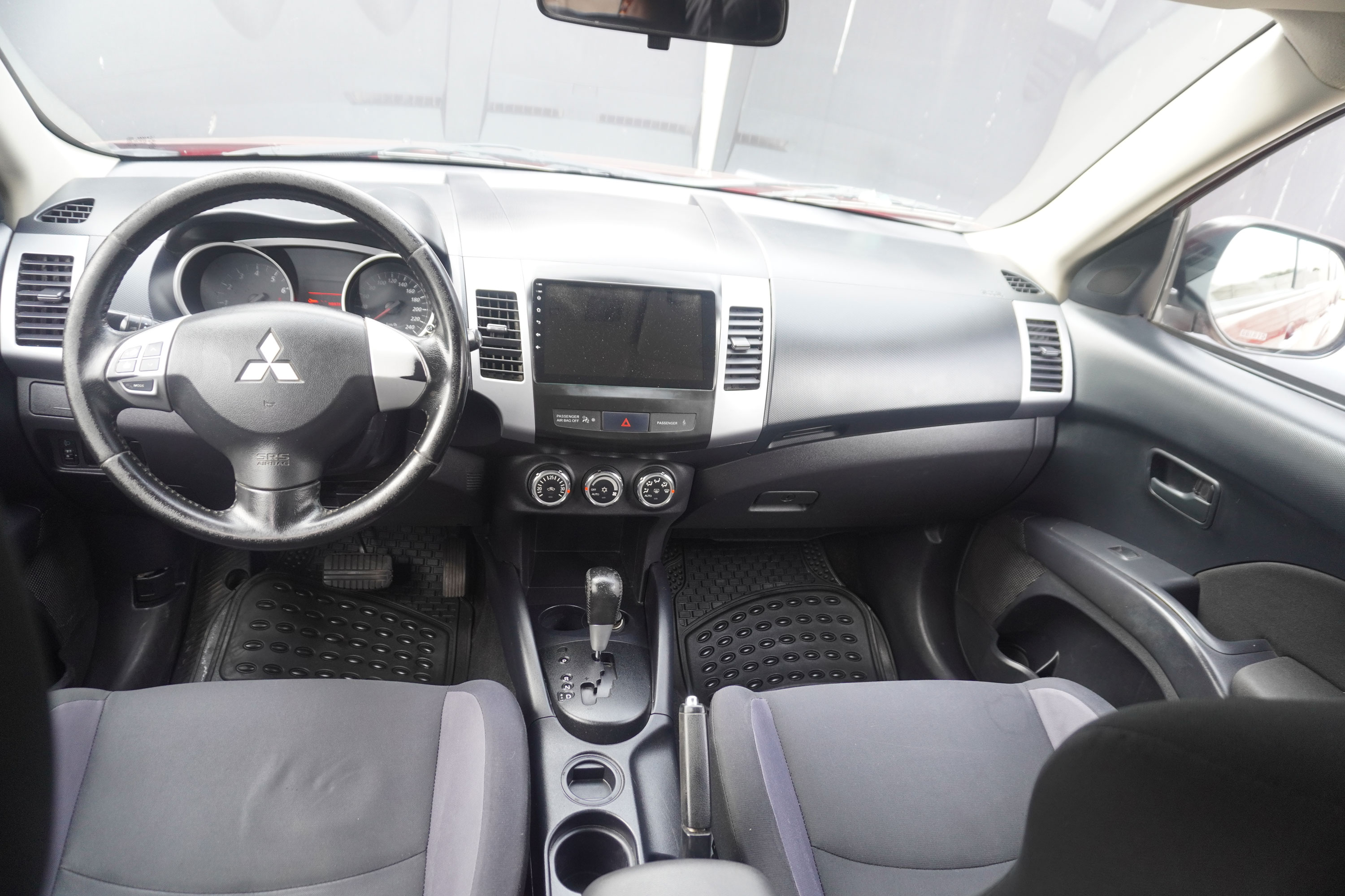 Mitsubishi Outlander — foto 7 de 13