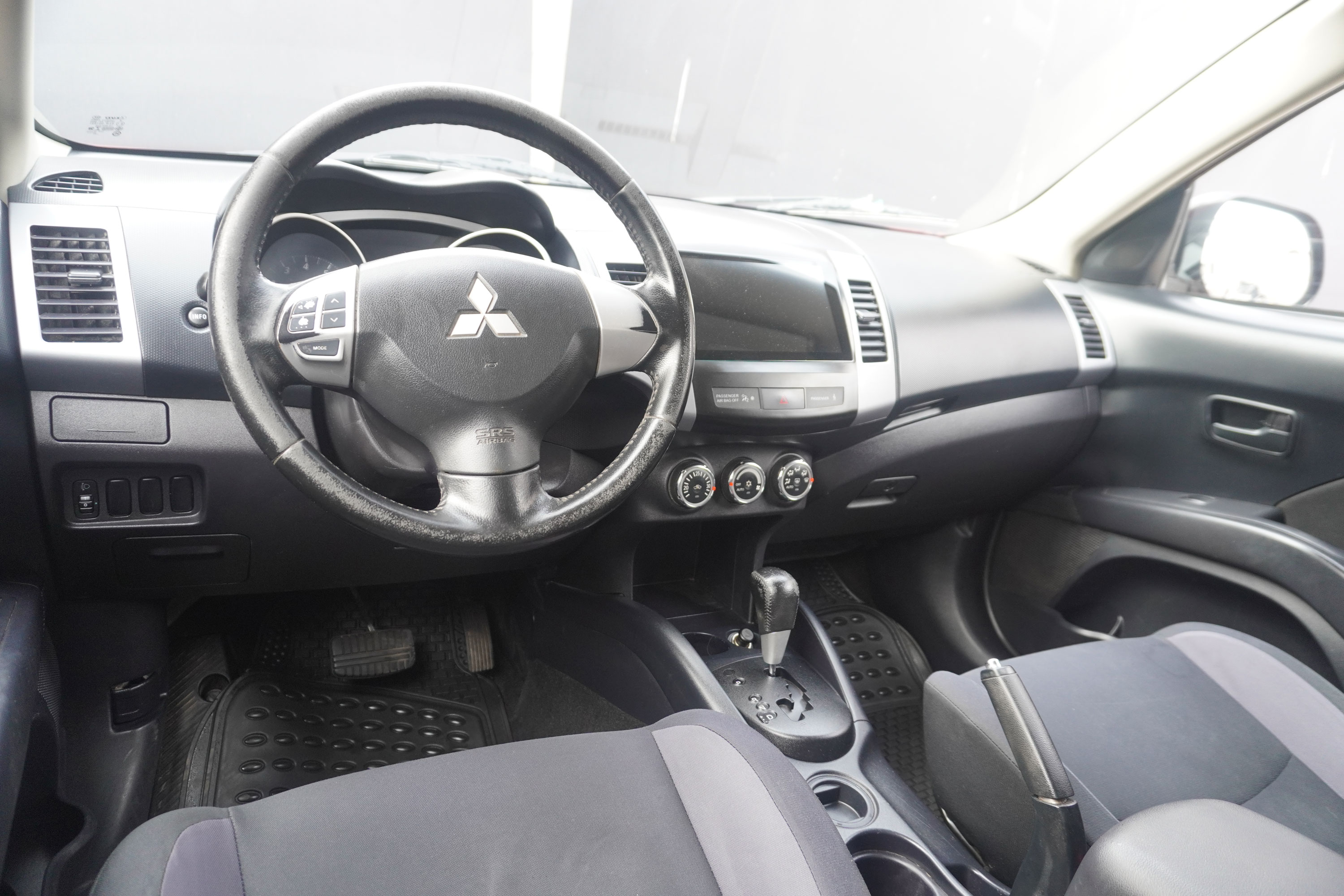 Mitsubishi Outlander — foto 8 de 13