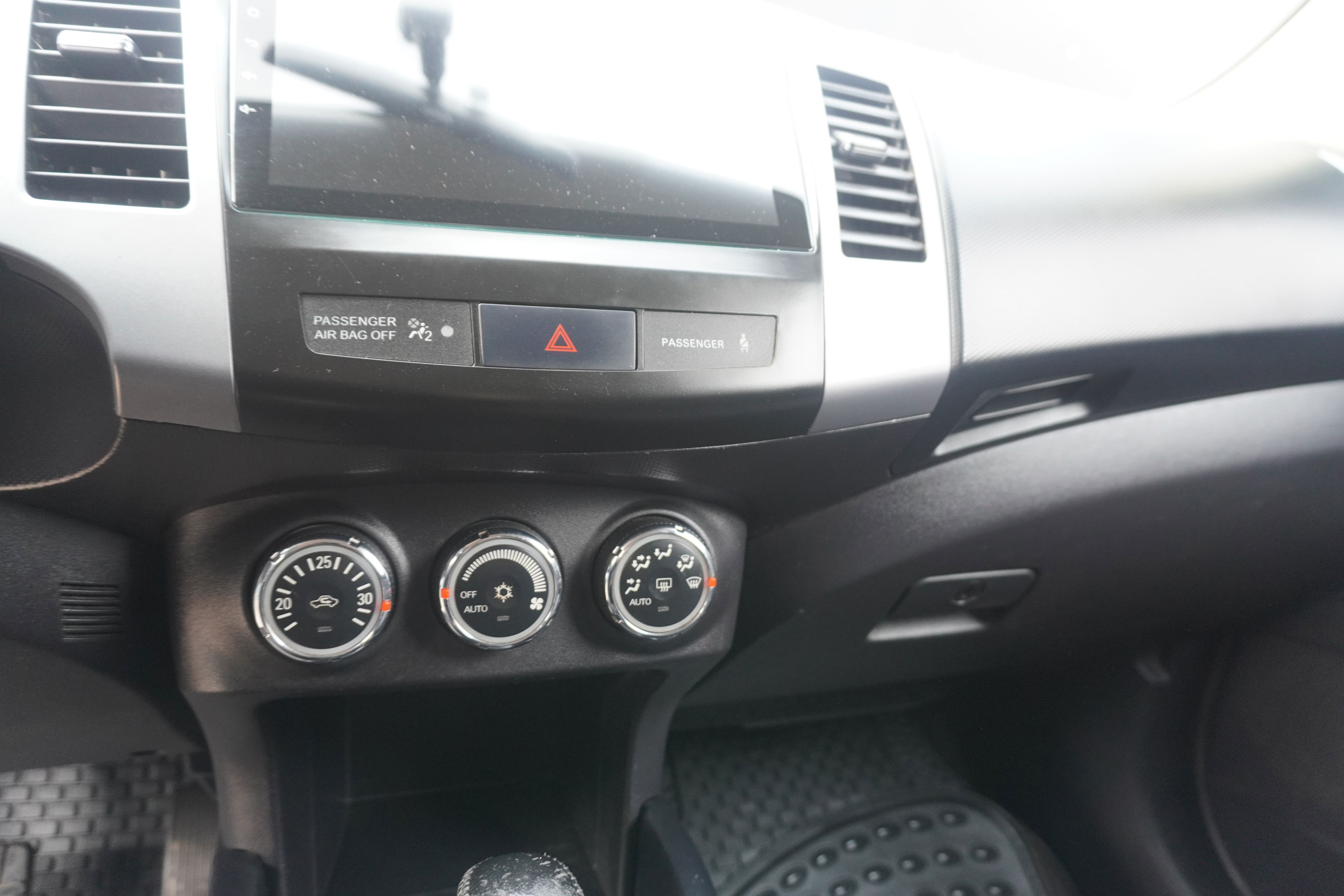 Mitsubishi Outlander — foto 9 de 13