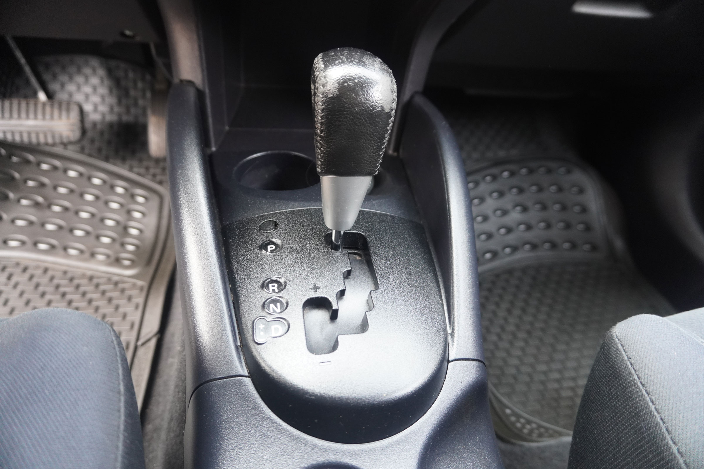 Mitsubishi Outlander — foto 10 de 13
