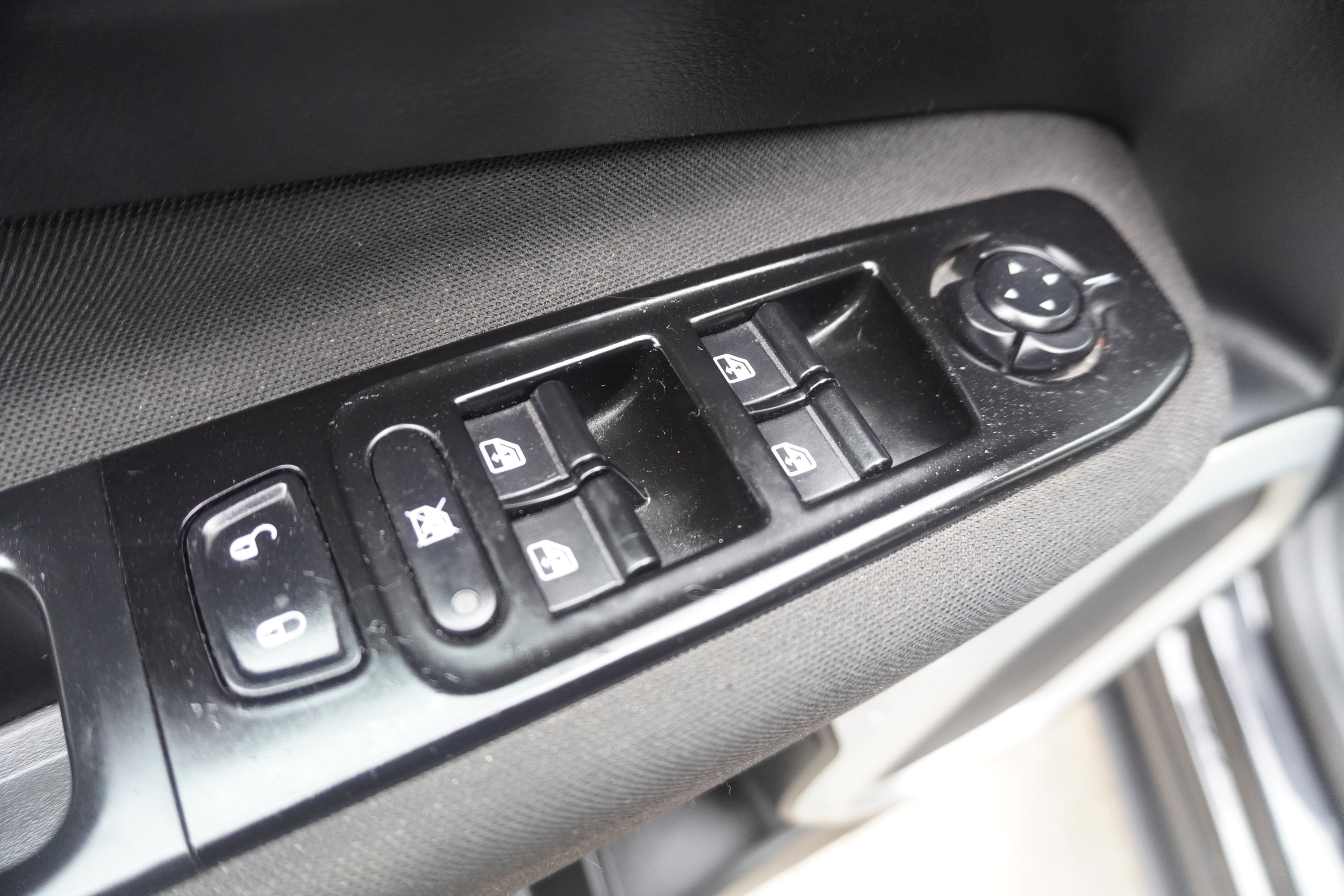 Jeep Renegade — foto 2 de 16