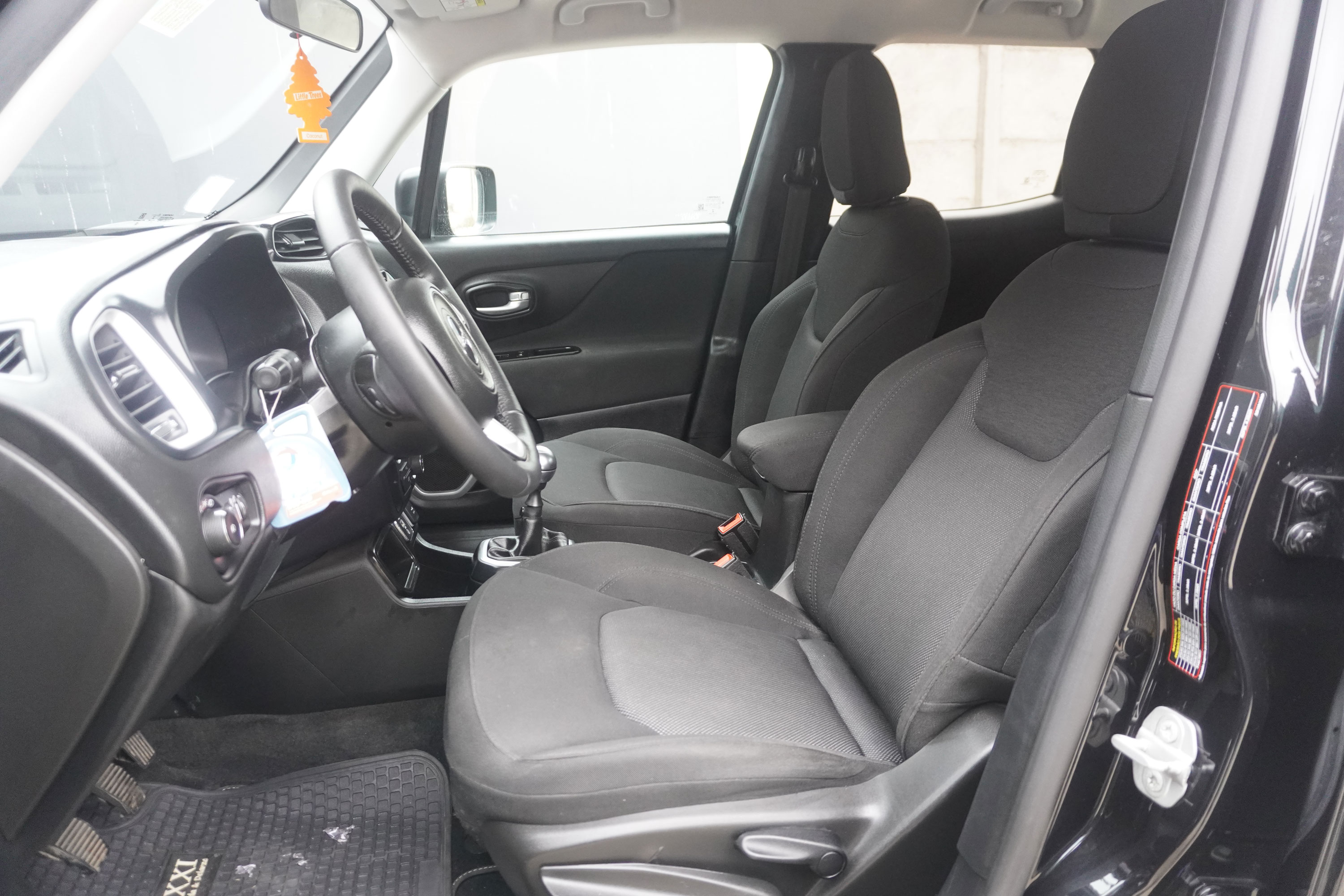 Jeep Renegade — foto 11 de 16